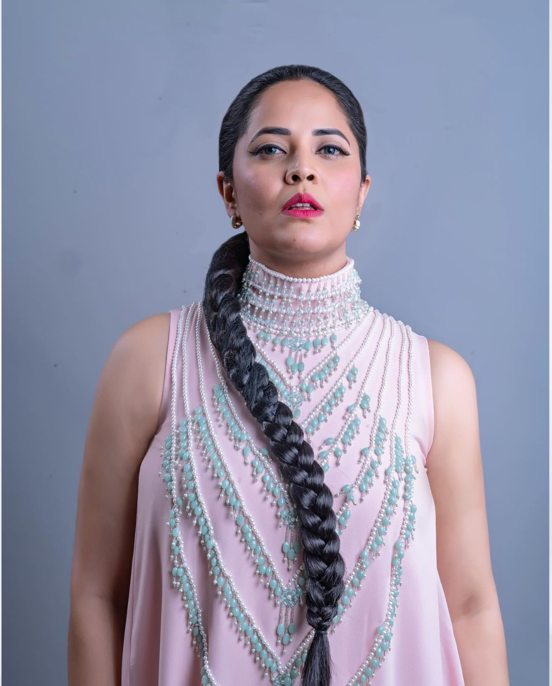 Anasuya stuns in the pink dress