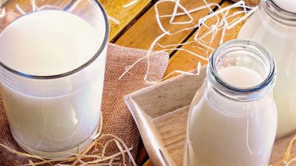 Add This Powder to Milk at Night to Overcome These 4 Health Issues