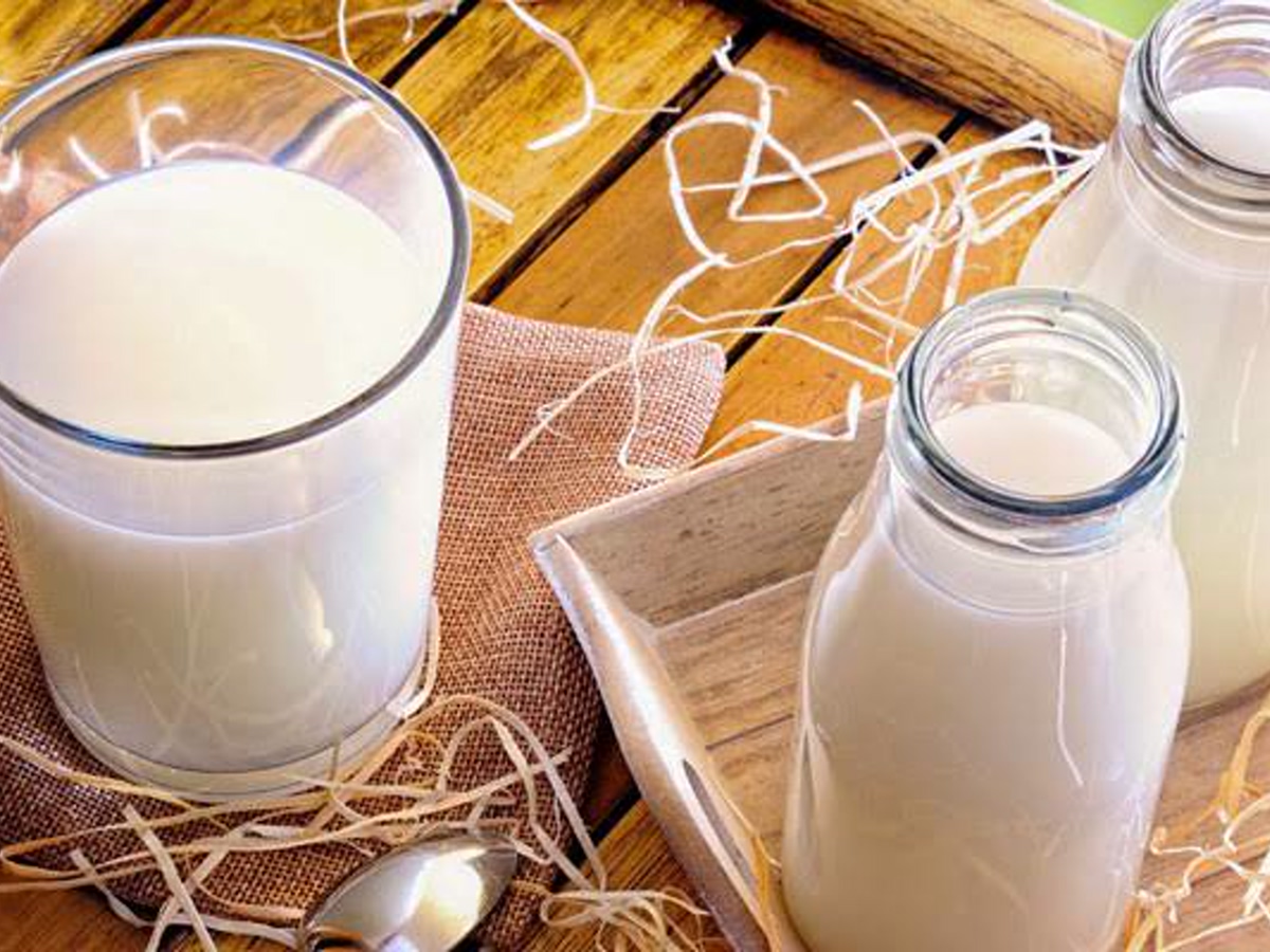 Add This Powder to Milk at Night to Overcome These 4 Health Issues