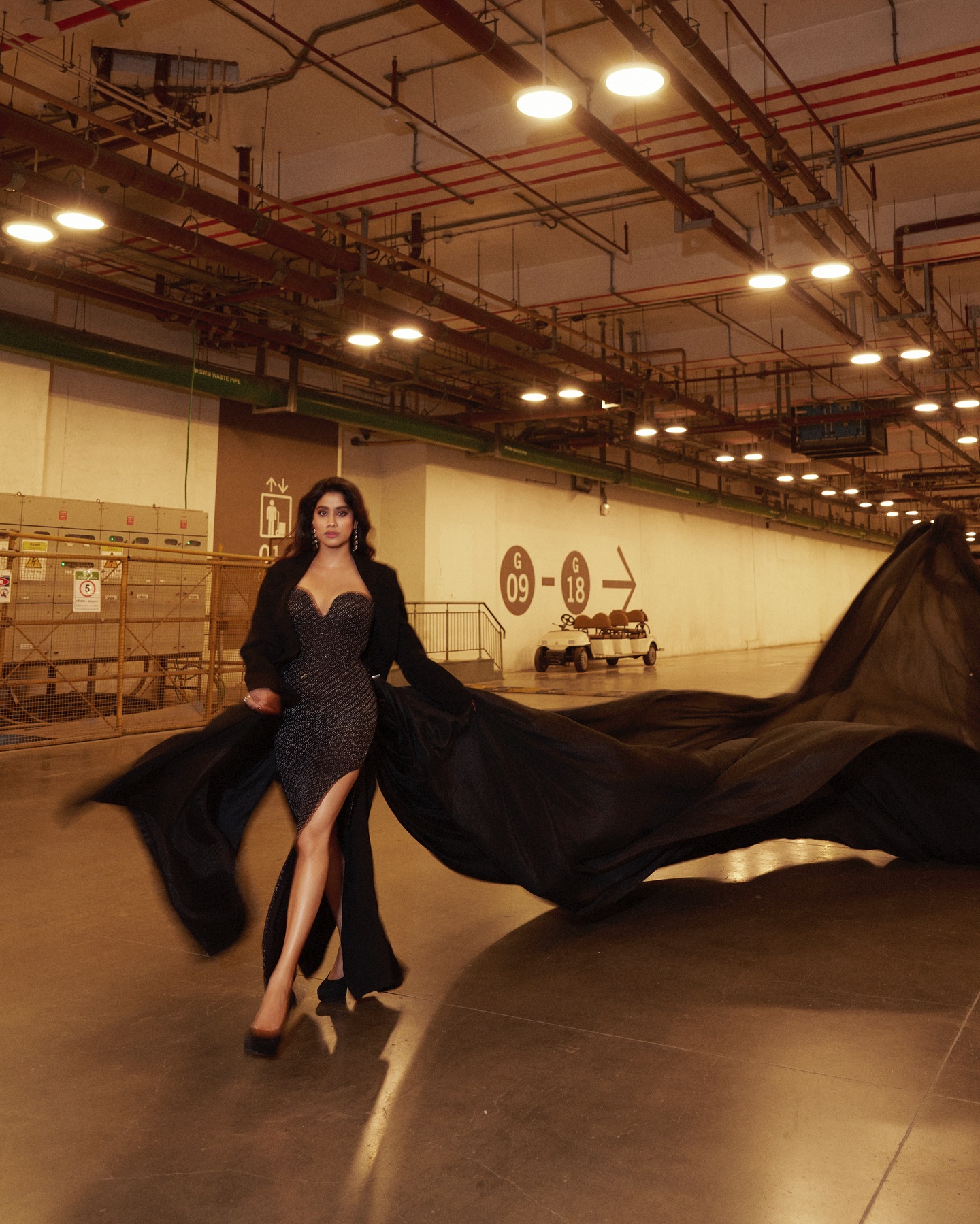 Janhvi Kapoor Iconic Ramp Walk Makes Models Jobless