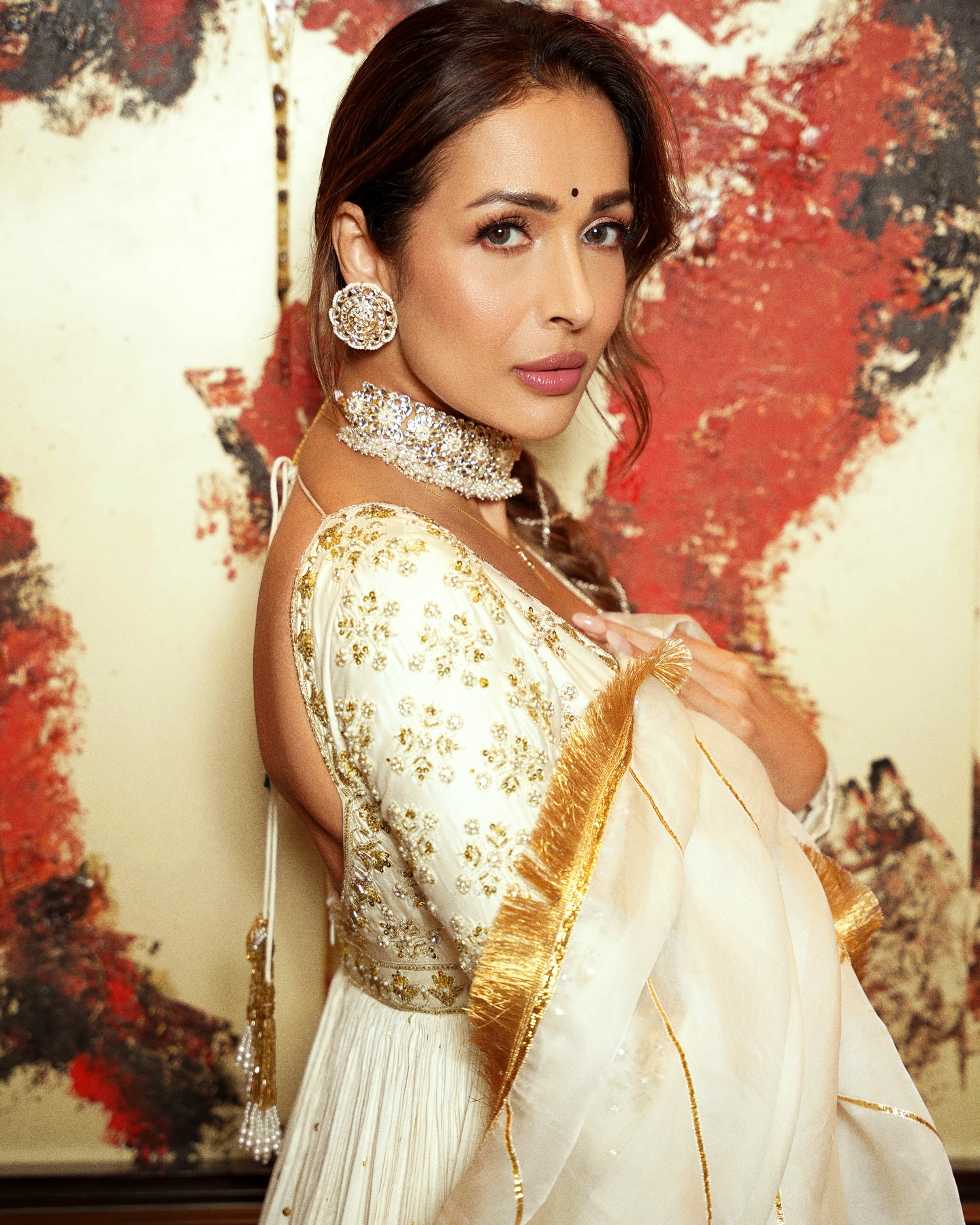 Malaika Arora Steals Show In Elegant White And Gold Look