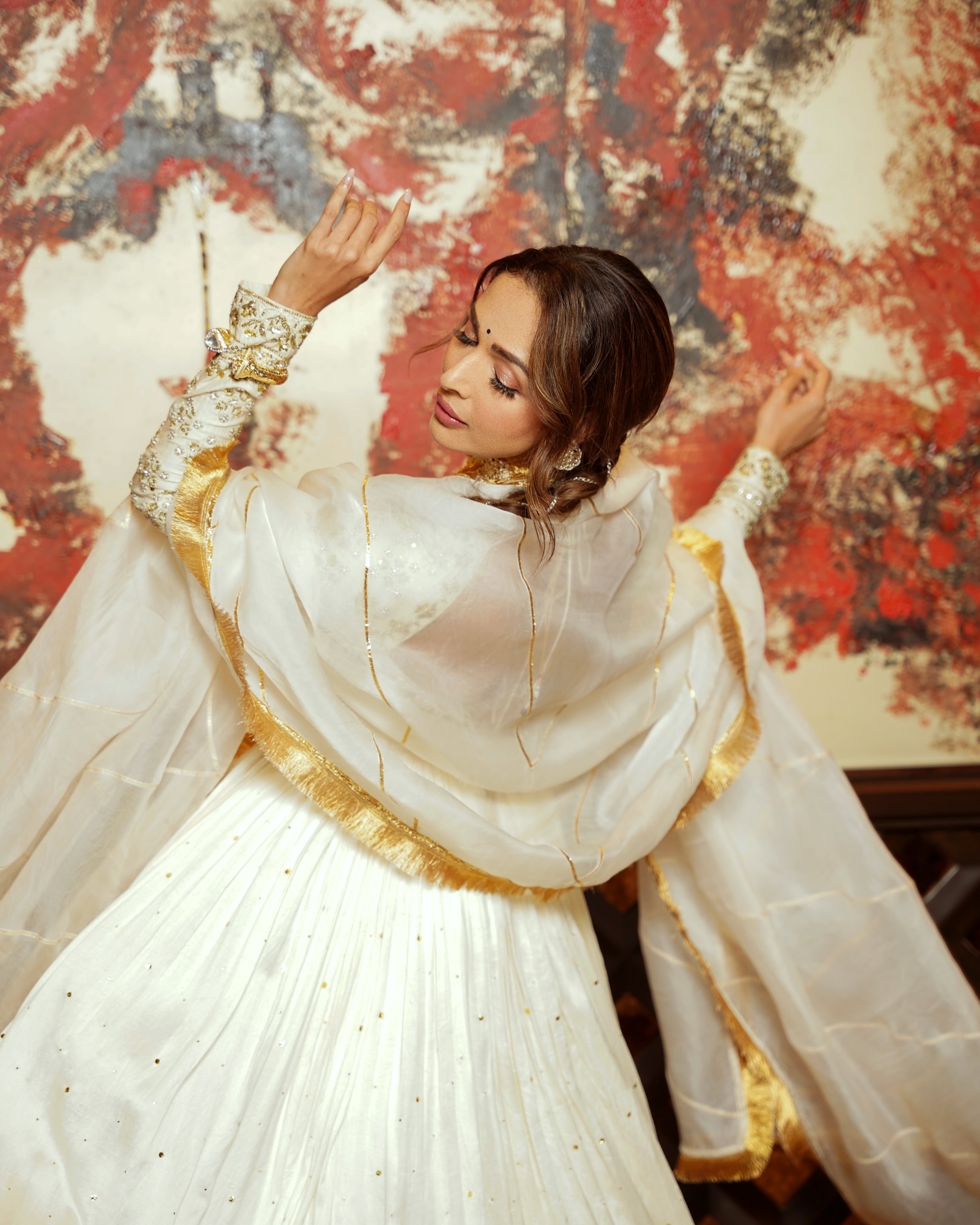 Malaika Arora Steals Show In Elegant White And Gold Look