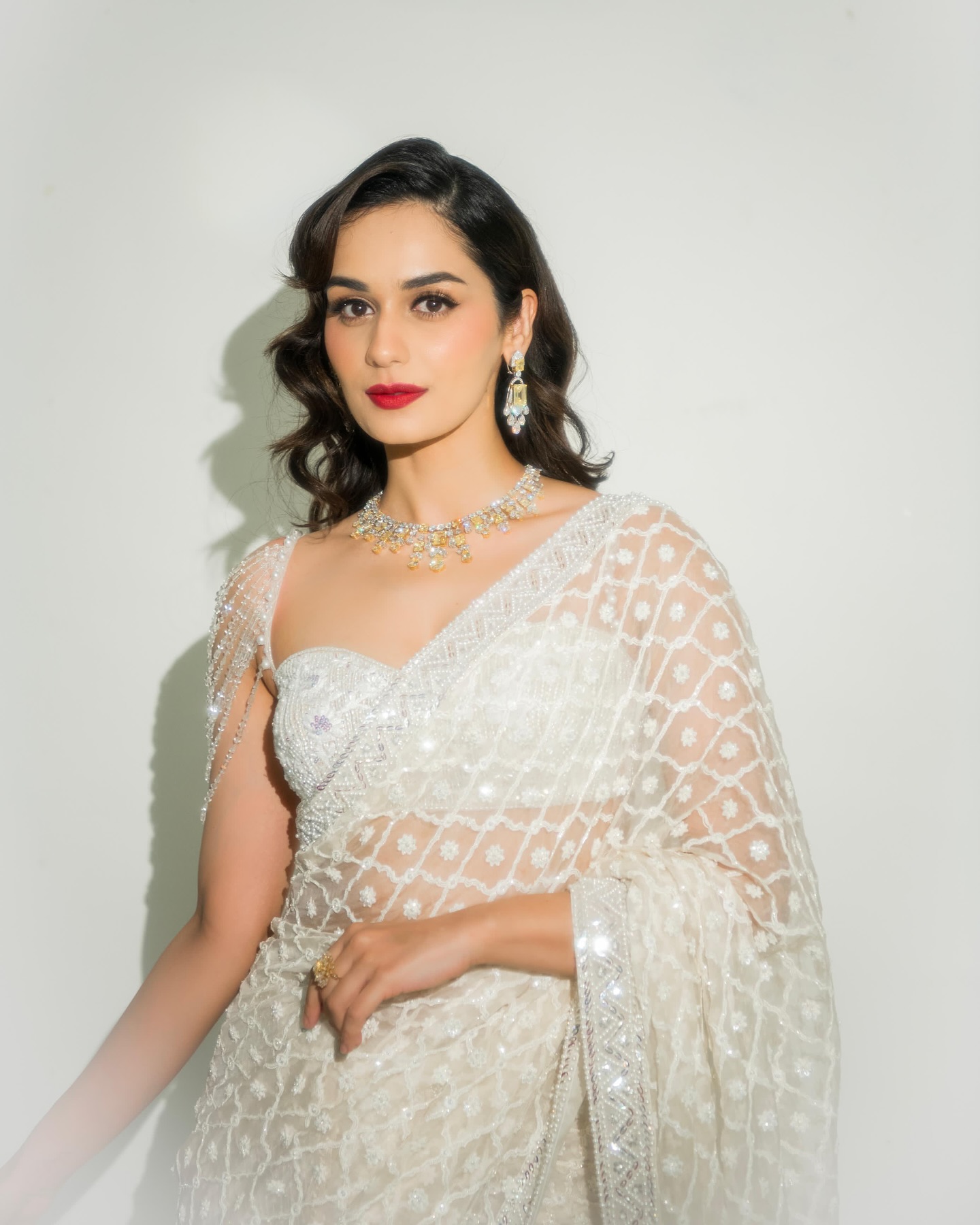 Manushi Chhillar's Vintage Retro Saree: Captivating Hearts Everywhere