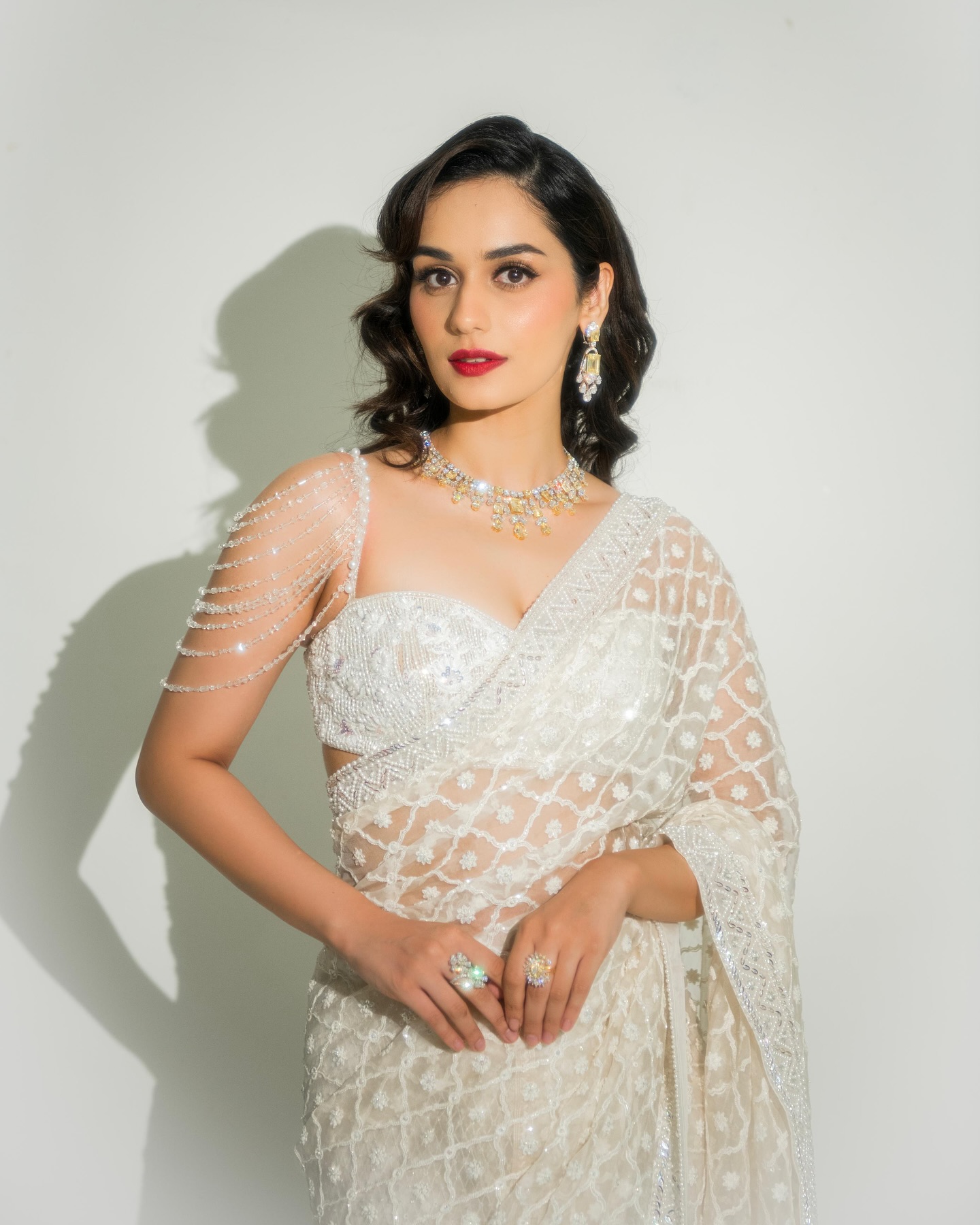 Manushi Chhillar's Vintage Retro Saree: Captivating Hearts Everywhere