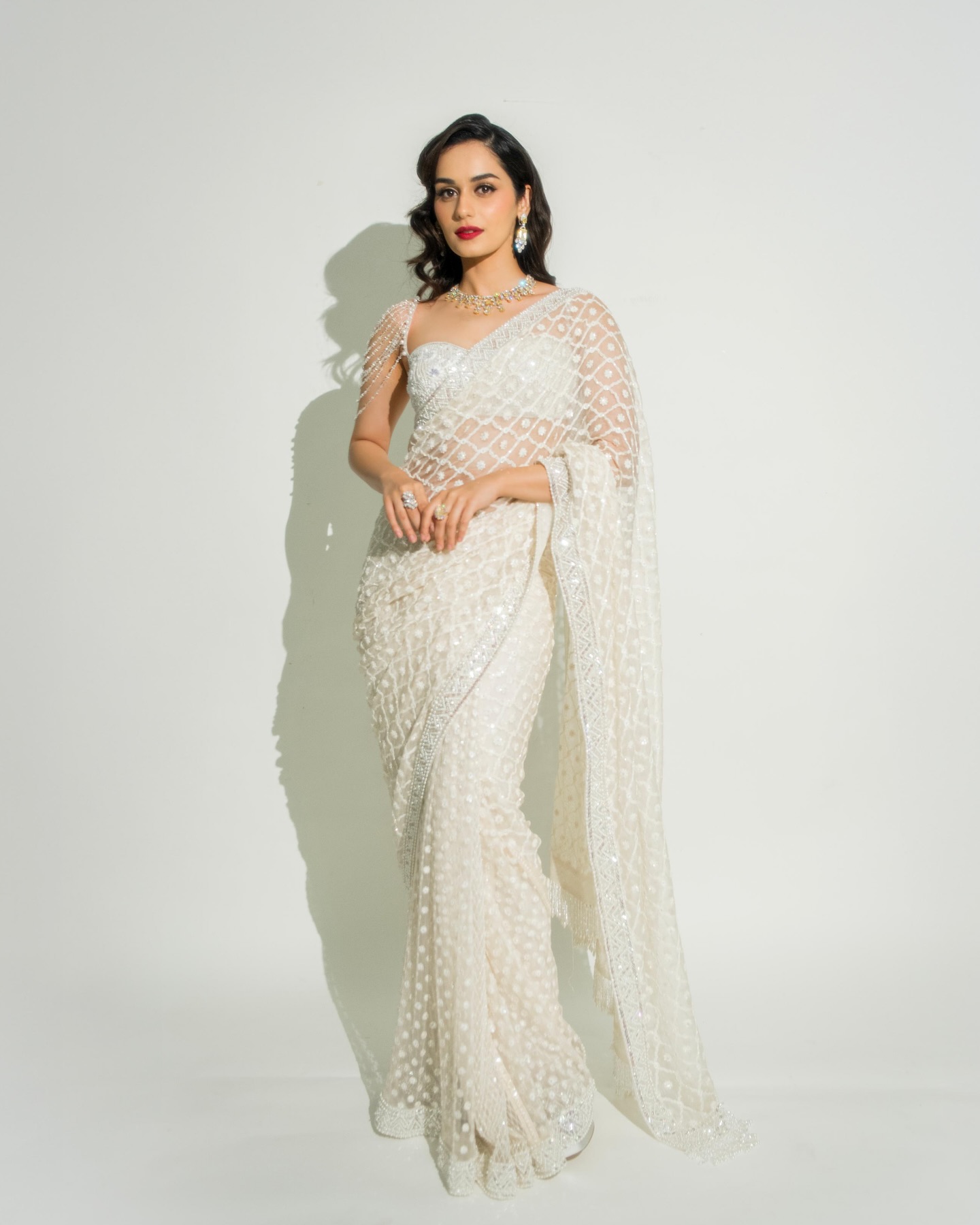 Manushi Chhillar's Vintage Retro Saree: Captivating Hearts Everywhere