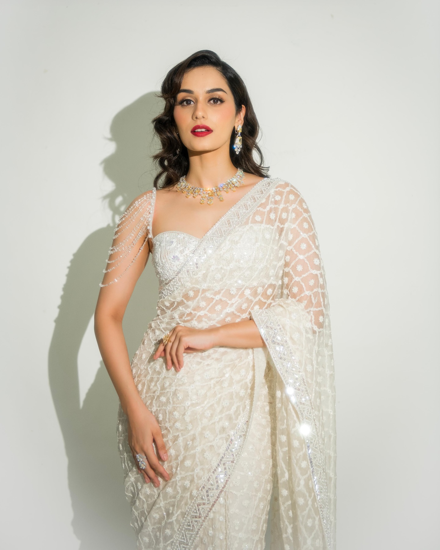 Manushi Chhillar's Vintage Retro Saree: Captivating Hearts Everywhere