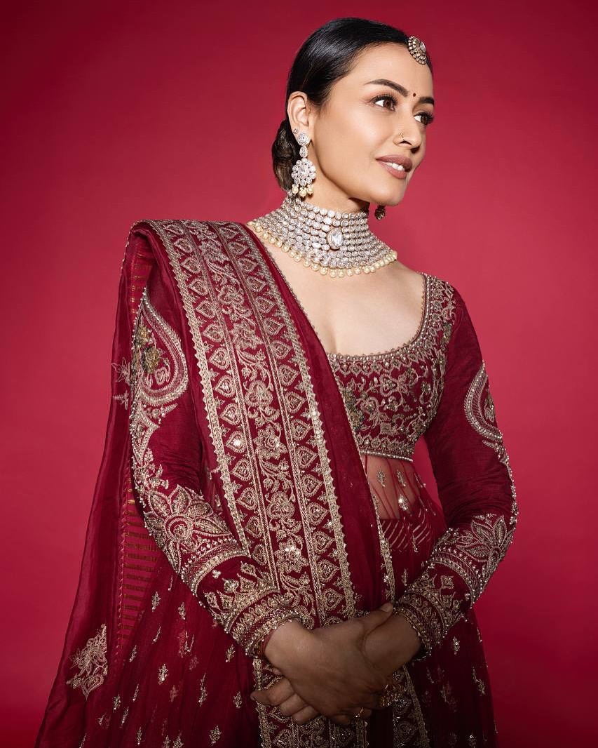 Namratha Shirodkar Dazzles in a Mesmerizing Red Lehenga