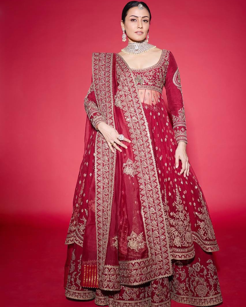 Namratha Shirodkar Dazzles in a Mesmerizing Red Lehenga