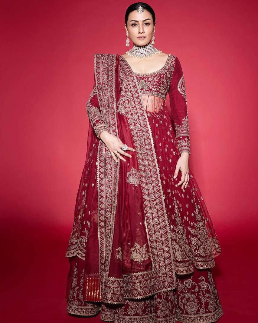 Namratha Shirodkar Dazzles in a Mesmerizing Red Lehenga