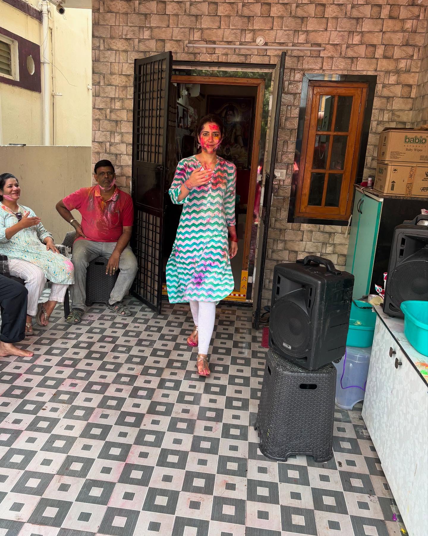 Raashi Khanna’s Holi Moments: A Vibrant Celebration with Family