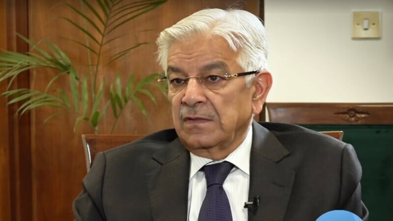 India-Pakistan tensions rise as Pak minister warns of war
