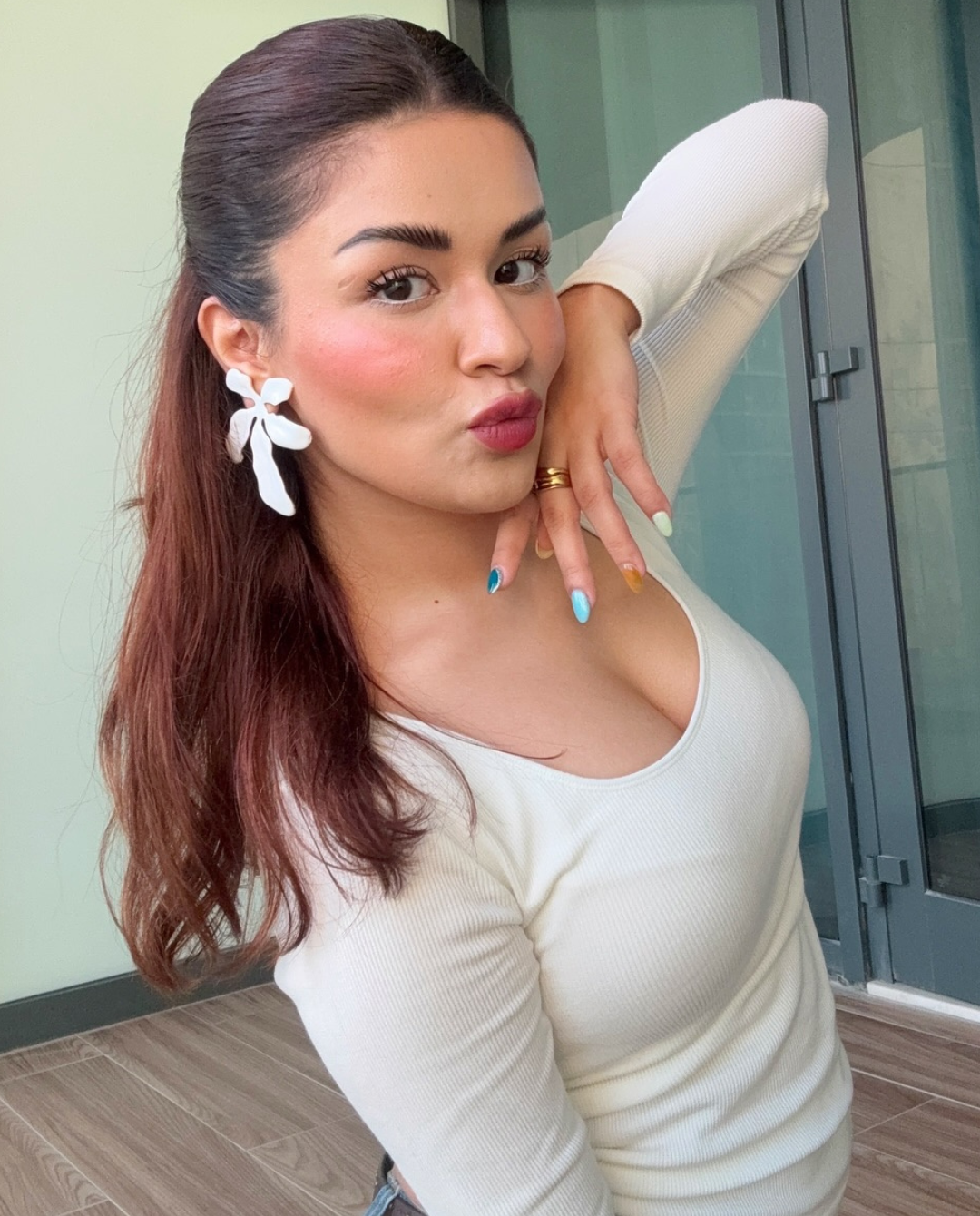 Avneet Kaur sends scents of summer in white outfit