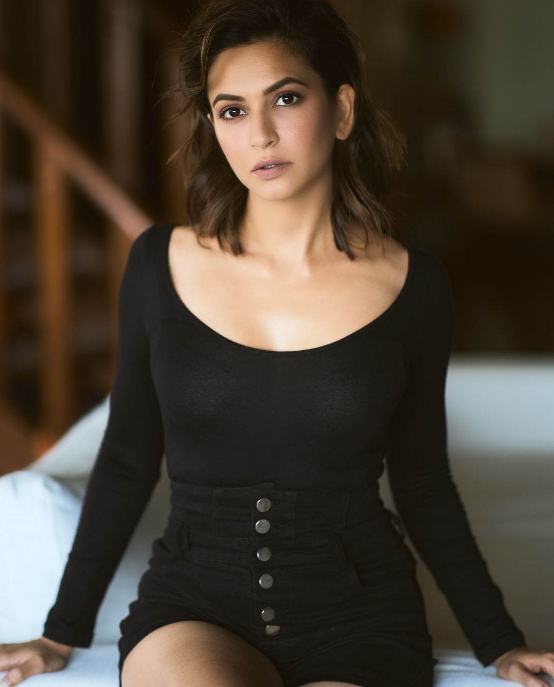 Kriti Karbhanda in Black: Radiating the Monday mood