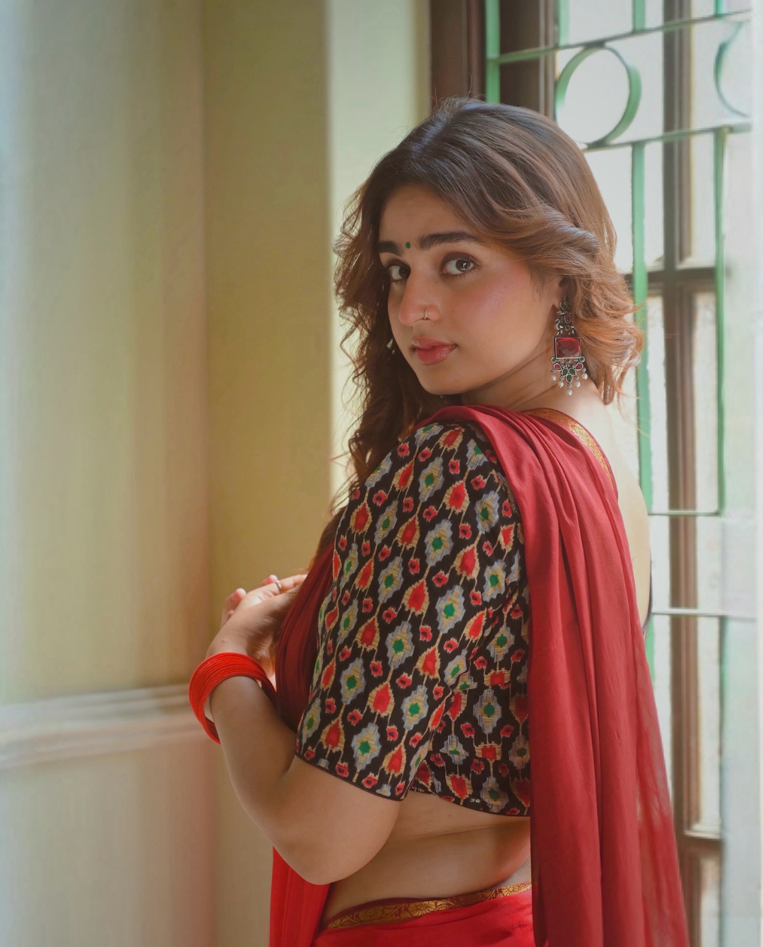 WARNING: Ayesha Khan’s killer saree look