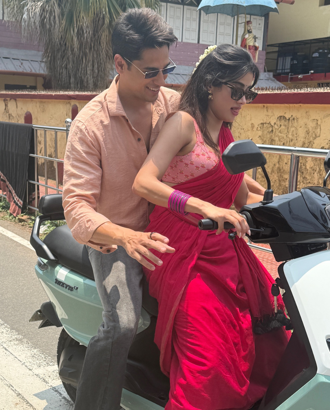 Janhvi Kapoor and Sidharth Malhotra: Sundar couple goals!