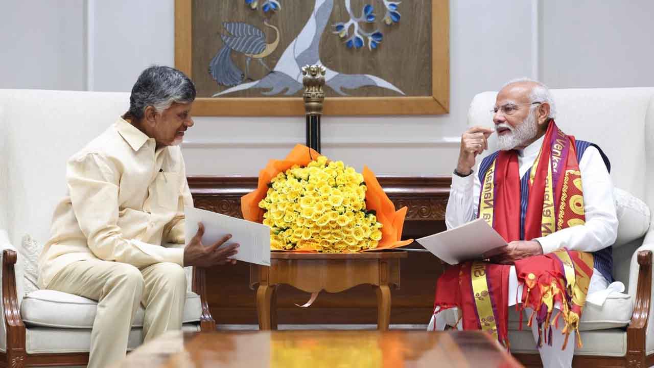 Chandrababu Naidu’s Grand Welcome to PM Modi’s Amaravati Visit