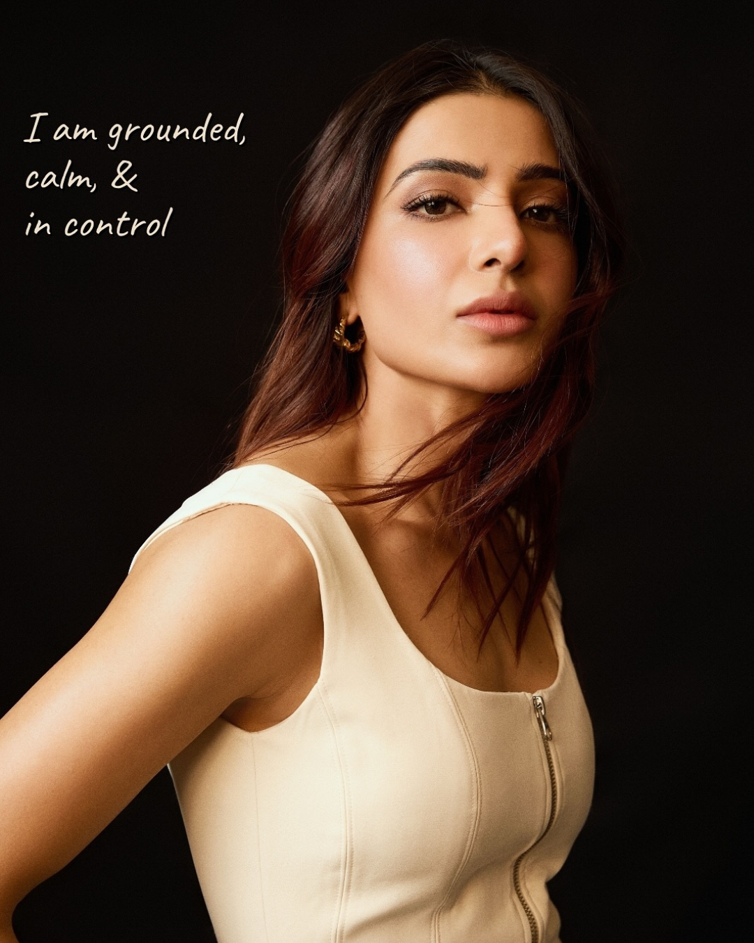 Samantha strikes a pose with “QUOTES”