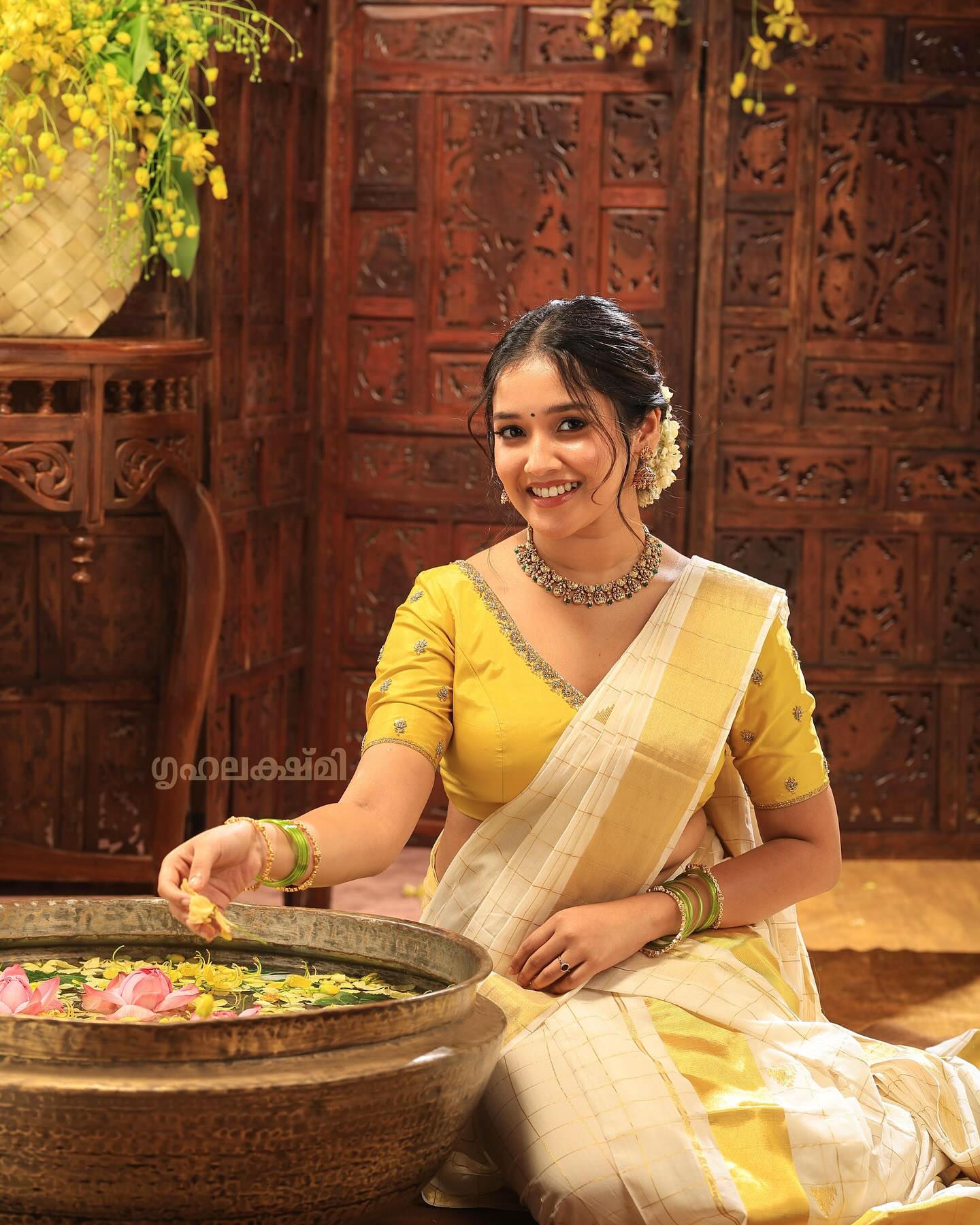 Anikha Surendran Photo Gallery
