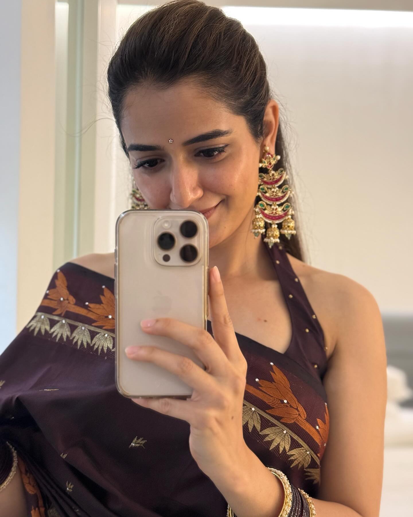 Ashika Ranganath’s Saree Look: Tradition Meets Glamour