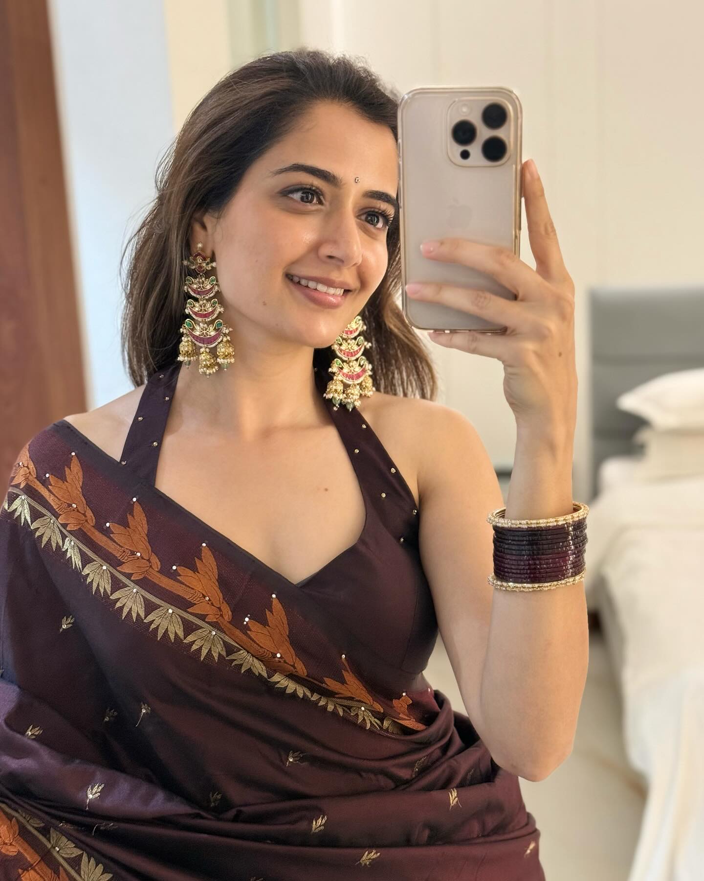 Ashika Ranganath’s Saree Look: Tradition Meets Glamour