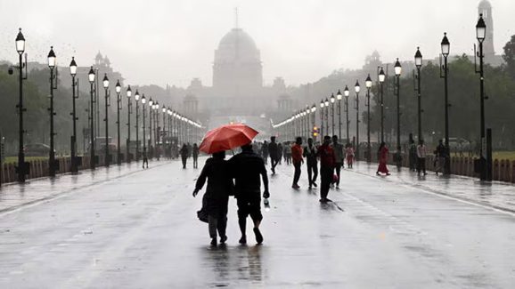 Delhi Weather Chaos: Over 15 Flights Diverted Due to Dust Storm