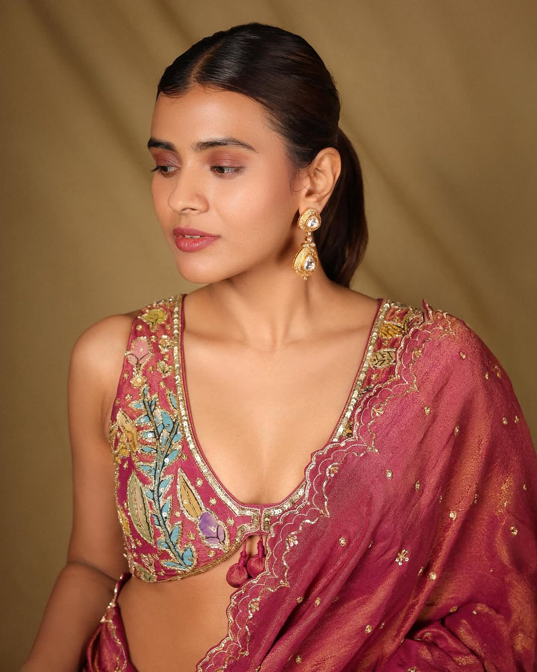 Hebah Patel Photo Gallery