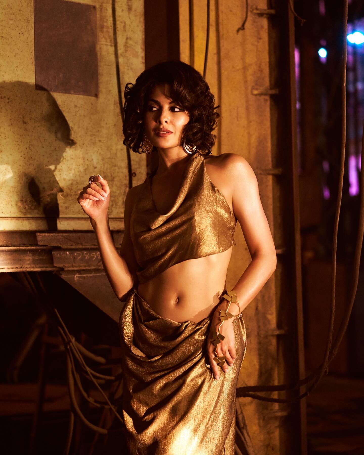 Jacqueline Fernandez’s HOT Retro Look Sets Social Media on Fire