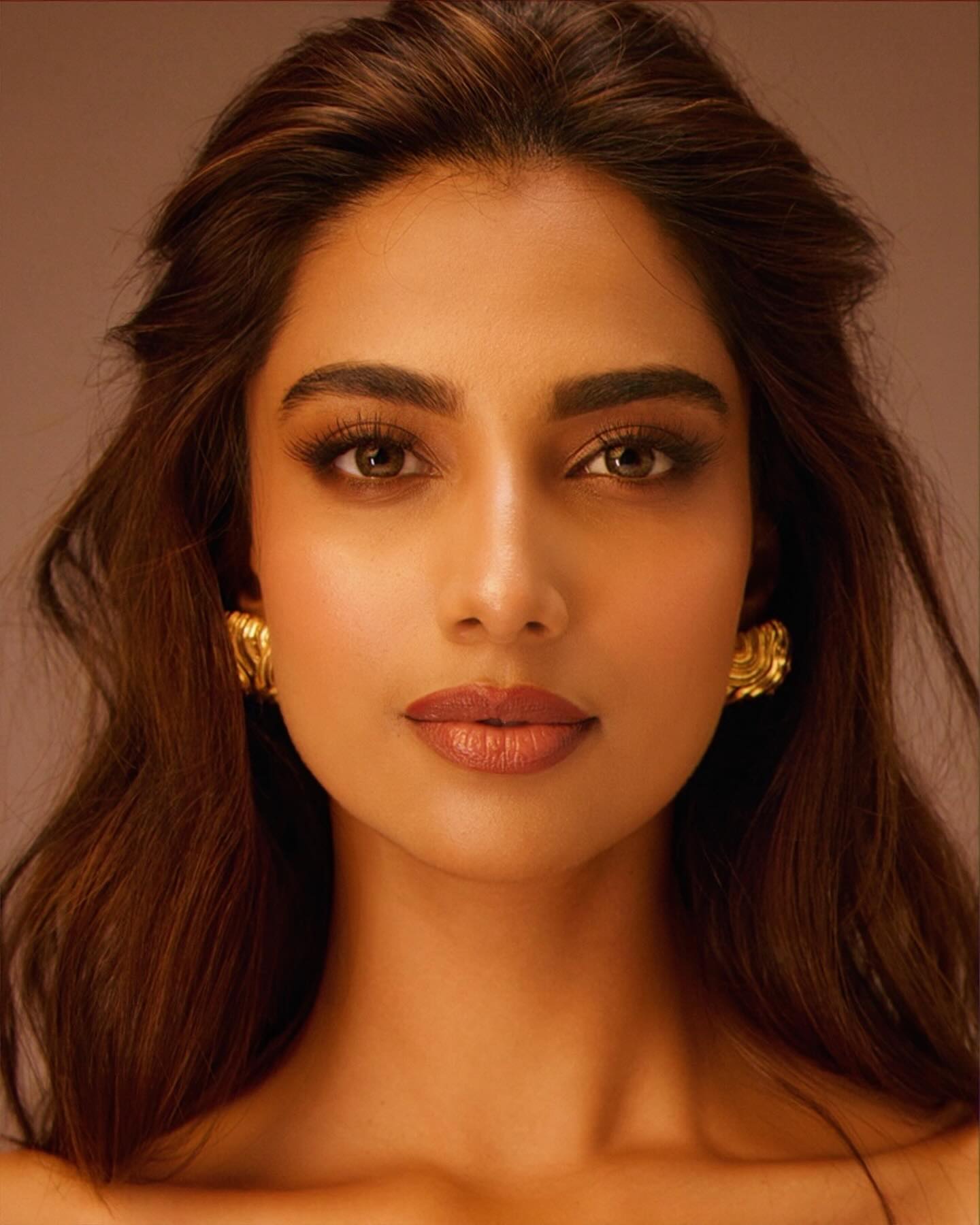 Meenakshi Chaudhary Photogallery