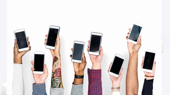 Revolutionary AI Features In 3 Mobile Brands: What To Expect