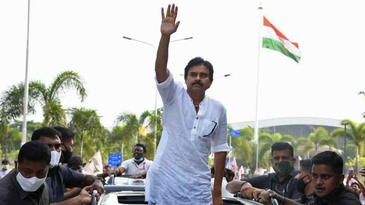 Pawan Kalyan Halts Student’s Exam; Barred In Traffic Pawan Kalyan Halts Student’s Exam; Barred In Traffic