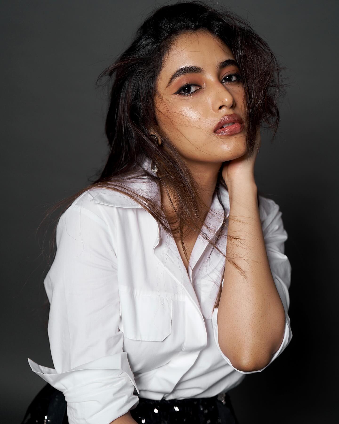 Priyanka Mohan’s Hot Monochrome Look is Absolute Showstopper