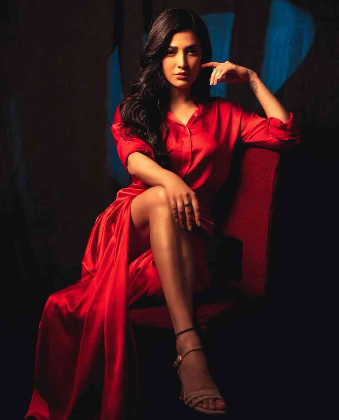 Shruthi Hassan in Red: Is She the Devil or Simply Divine?