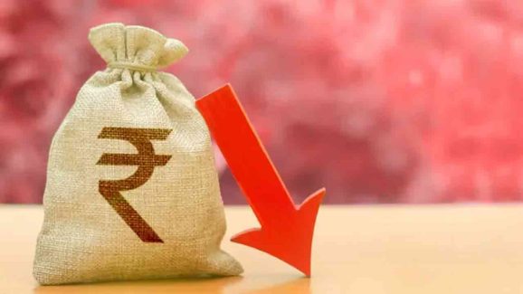 Rupee Depreciates 22 Paise to 85.67 Amid Geopolitical Tensions