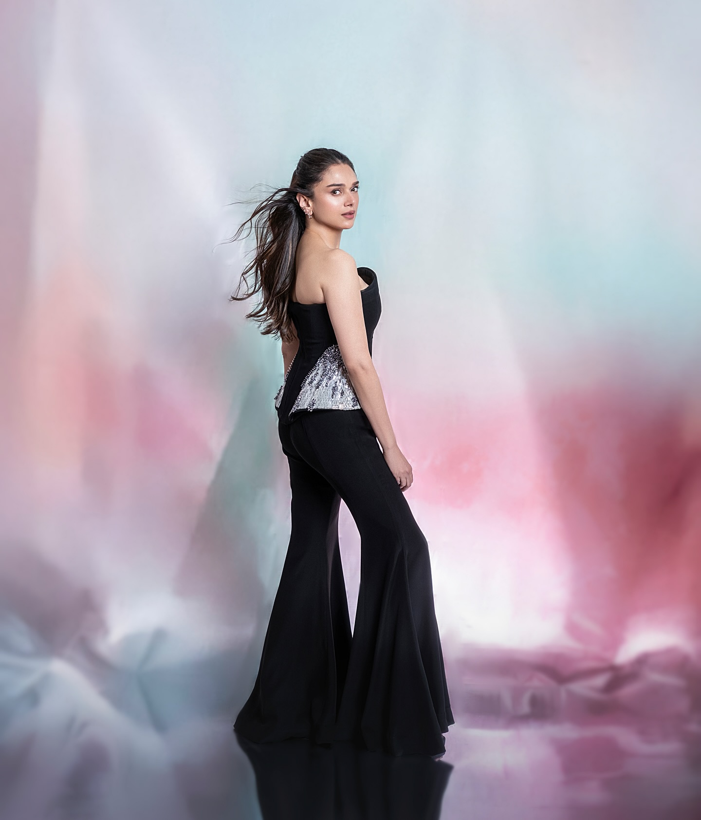 Aditi Rao Hydari Looks Ethereal In Black Attending Waves Summit 2025