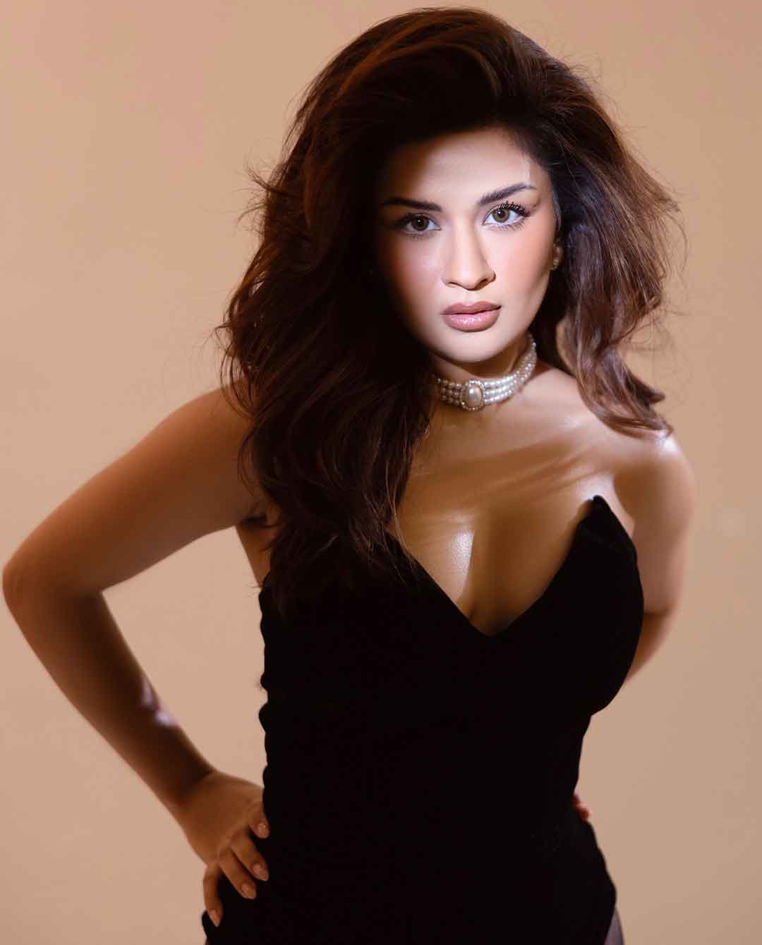 Avneet Kaur’s Jaw-Dropping Black Beauty Moment