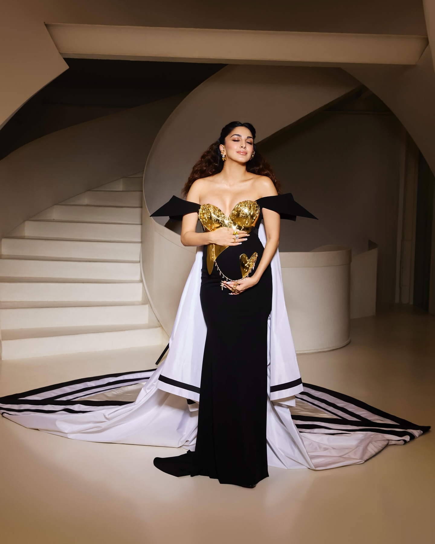 Kiara Advani slays her Mama-to-be era like no other