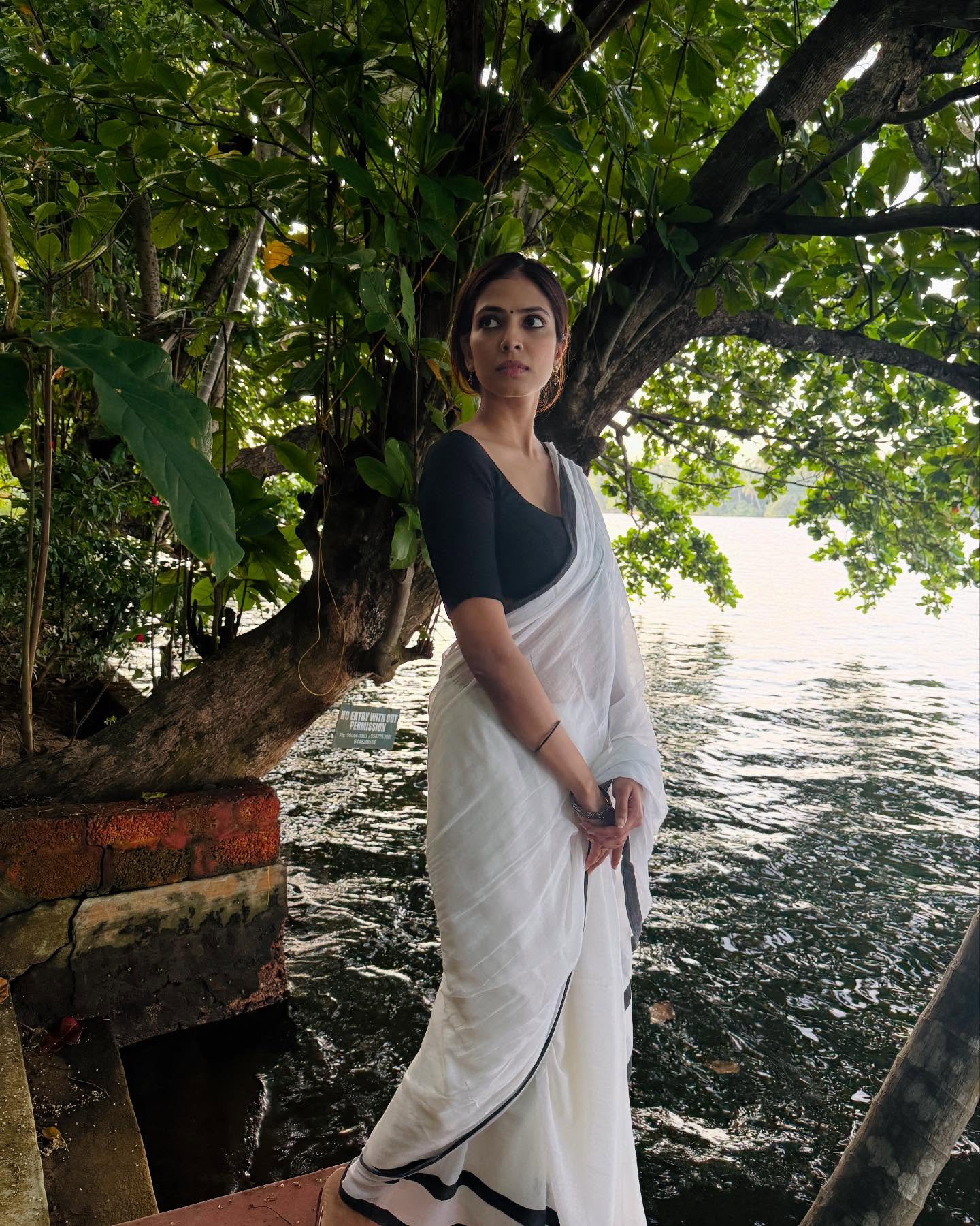 Malayalam Beauty Malavika Mohanan Hot Saree Look In Kerala