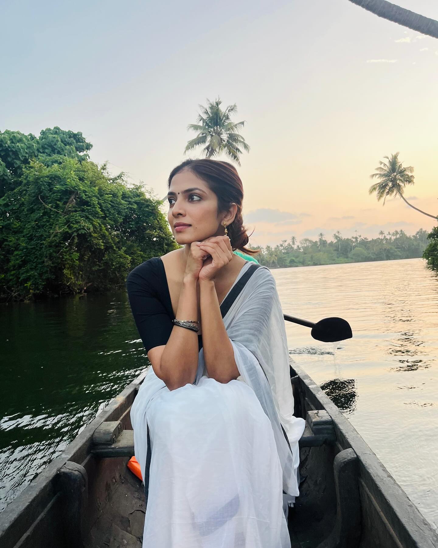 Malayalam Beauty Malavika Mohanan Hot Saree Look In Kerala