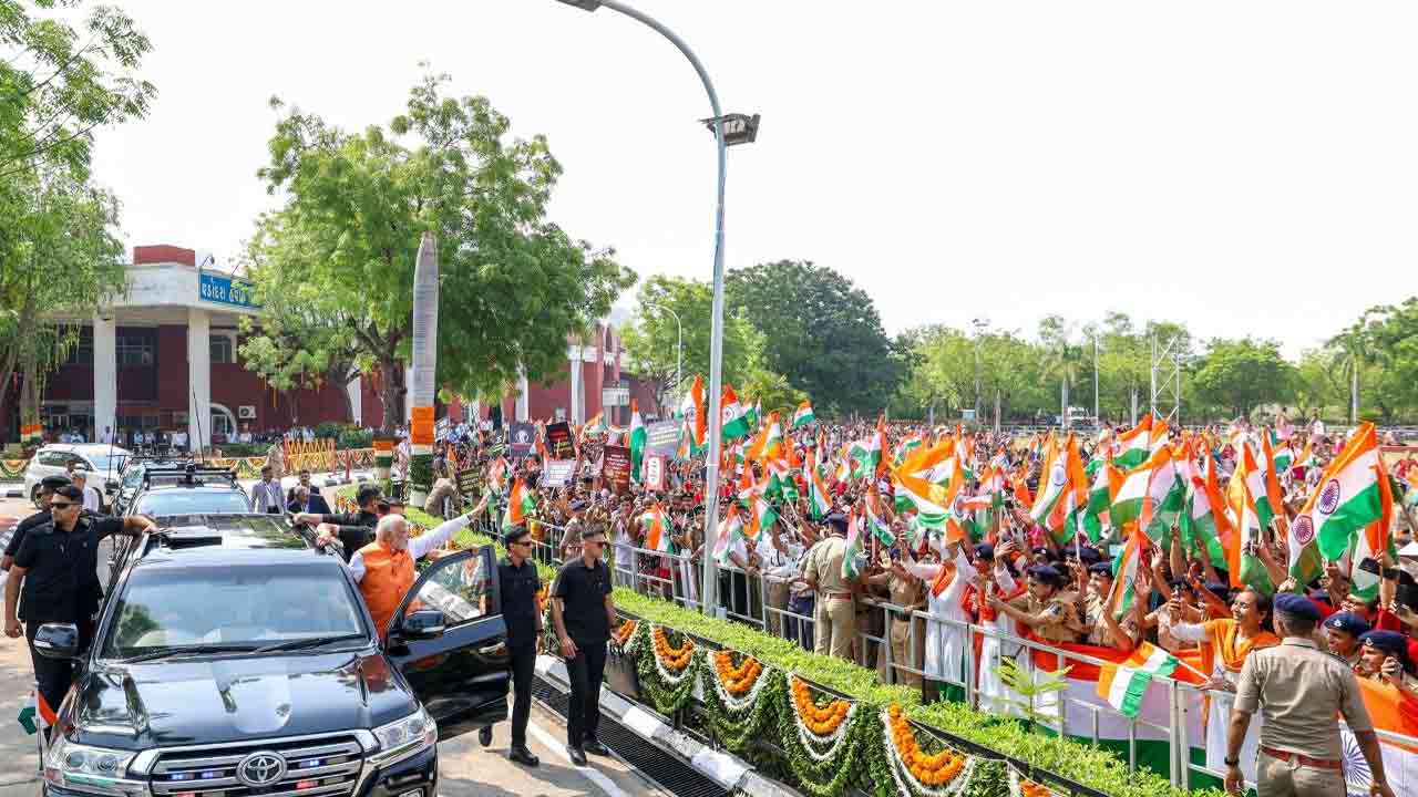 PM Modi Begins Two-Day Gujarat Visit with Grand Vadodara Roadshow