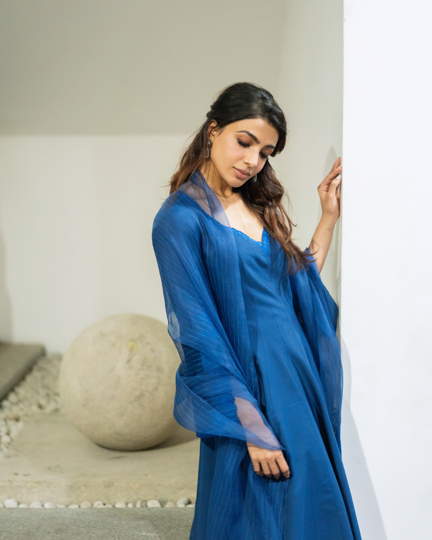 Steal Samantha’s Summer Fashion Looks: Must-Try Outfits