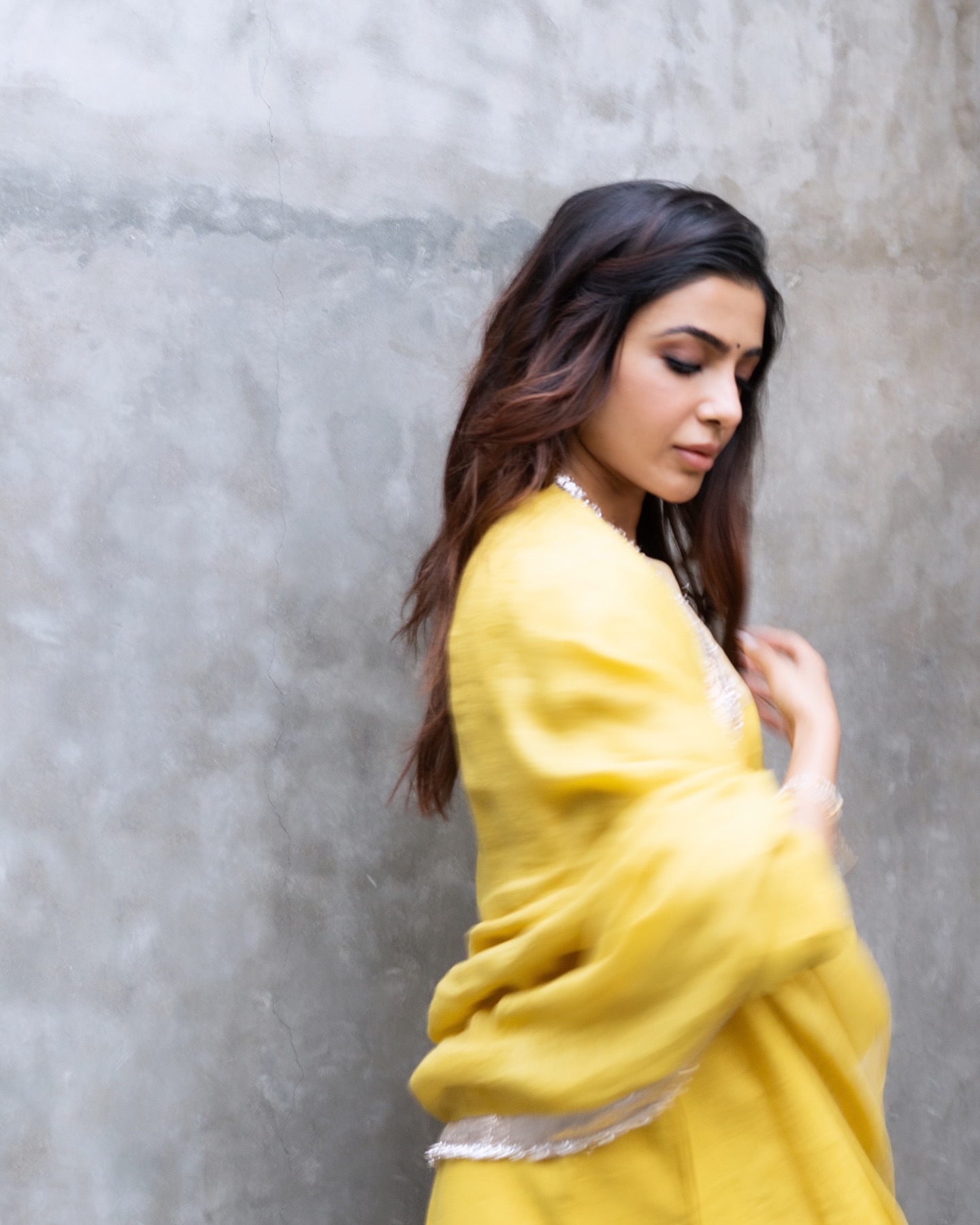 Steal Samantha’s Summer Fashion Looks: Must-Try Outfits