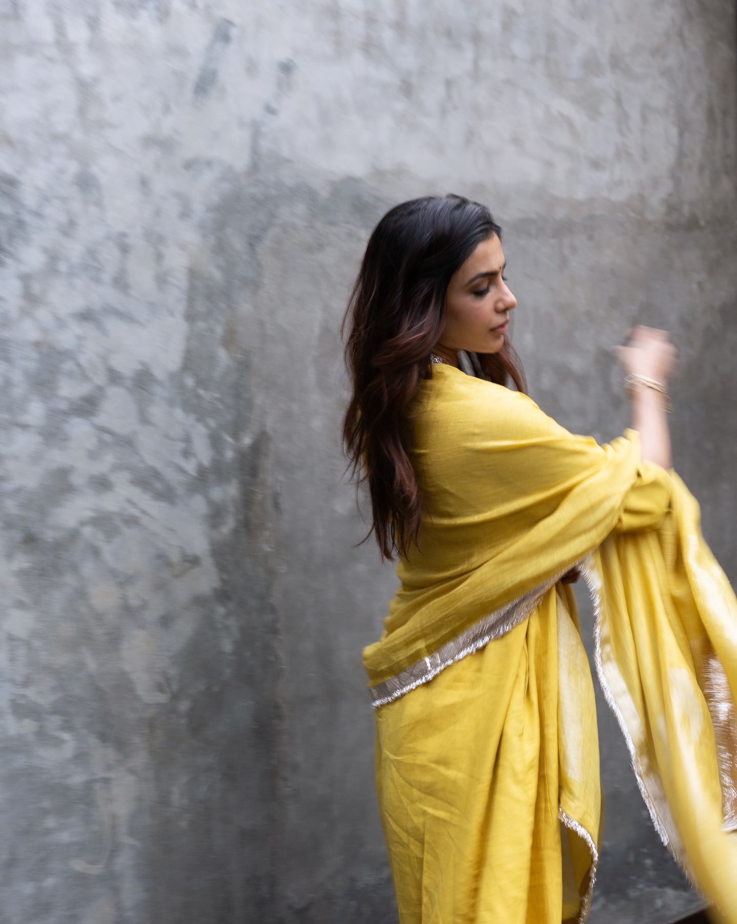 Steal Samantha’s Summer Fashion Looks: Must-Try Outfits