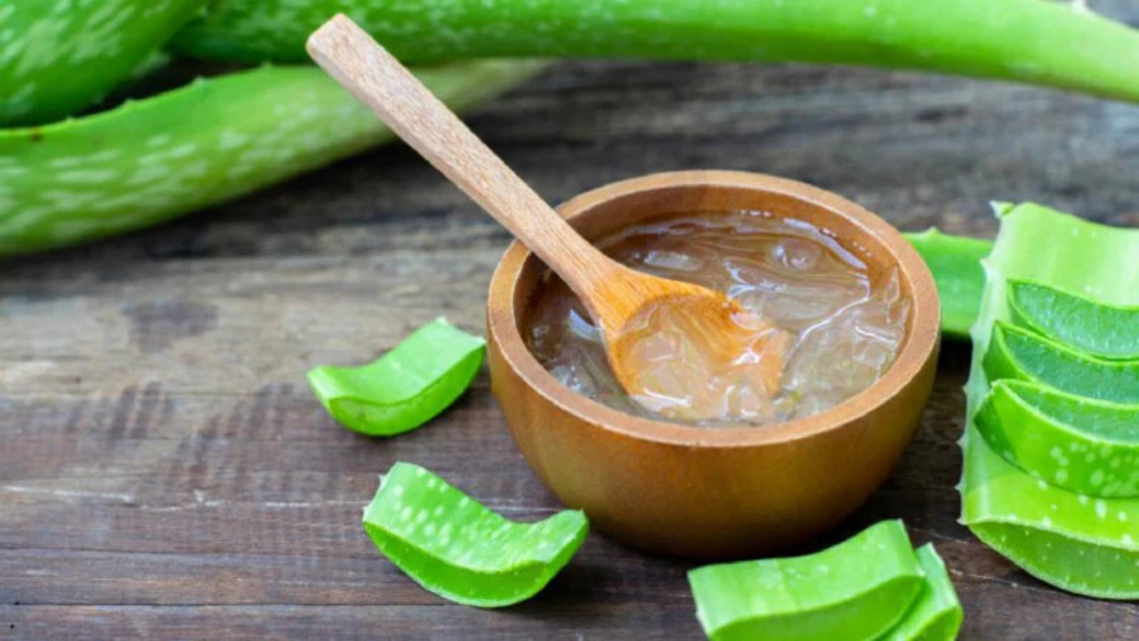 Aloe Vera Oil for Hair Growth: How to Make It at Home Easily