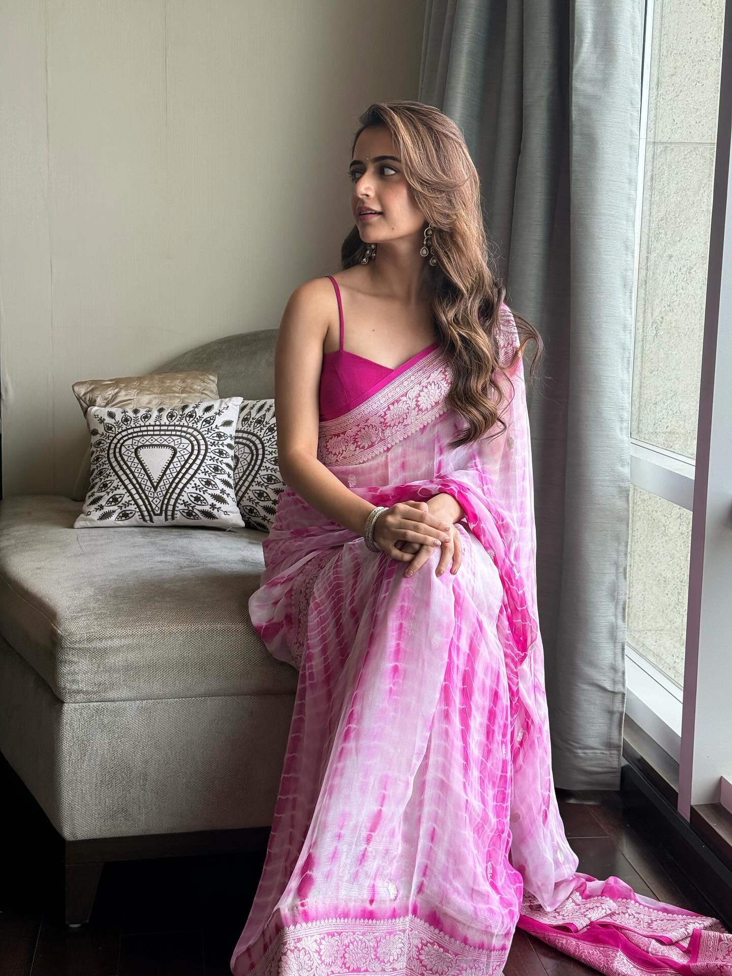 Ashika Ranganath Slays Pink Saree: Ethnic Glam Goals!