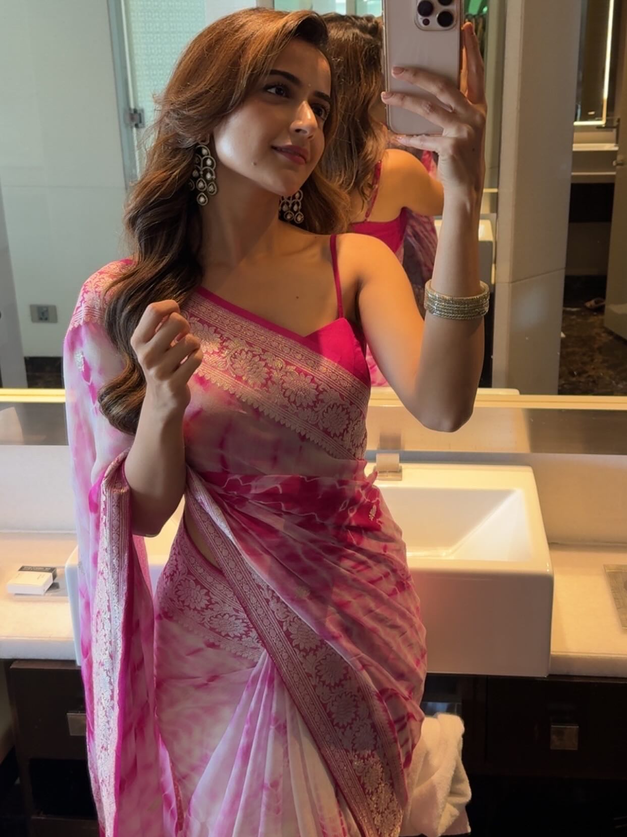 Ashika Ranganath Slays Pink Saree: Ethnic Glam Goals!