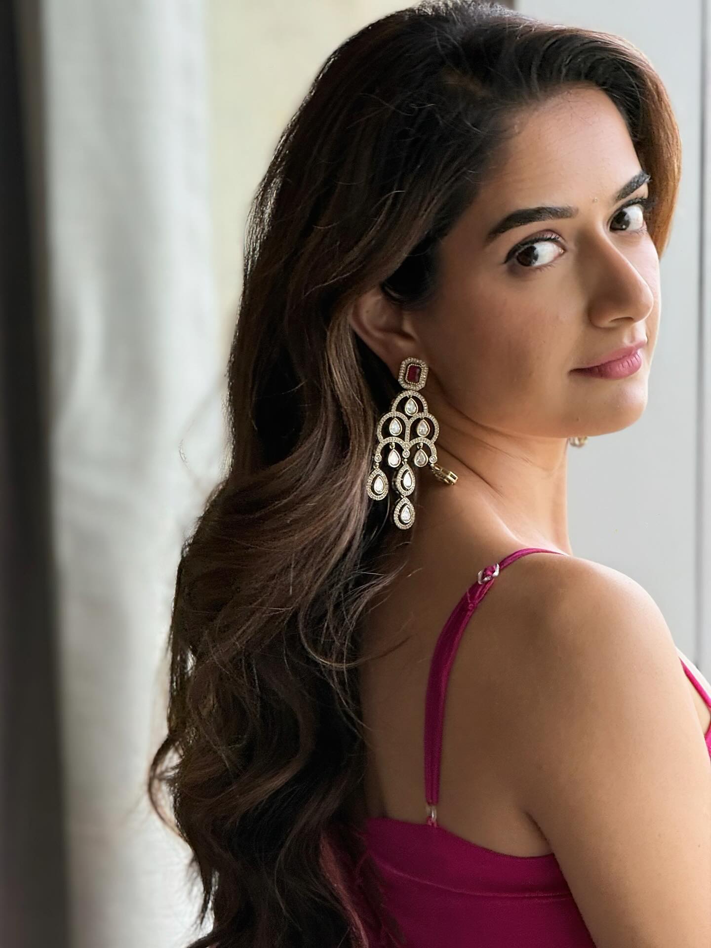 Ashika Ranganath Slays Pink Saree: Ethnic Glam Goals!