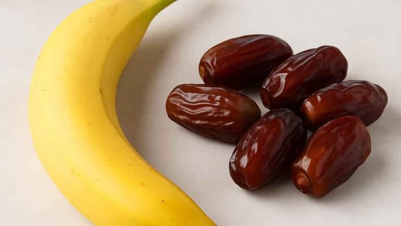 Banana vs Dates: Which Is the More Nutritious Snack?