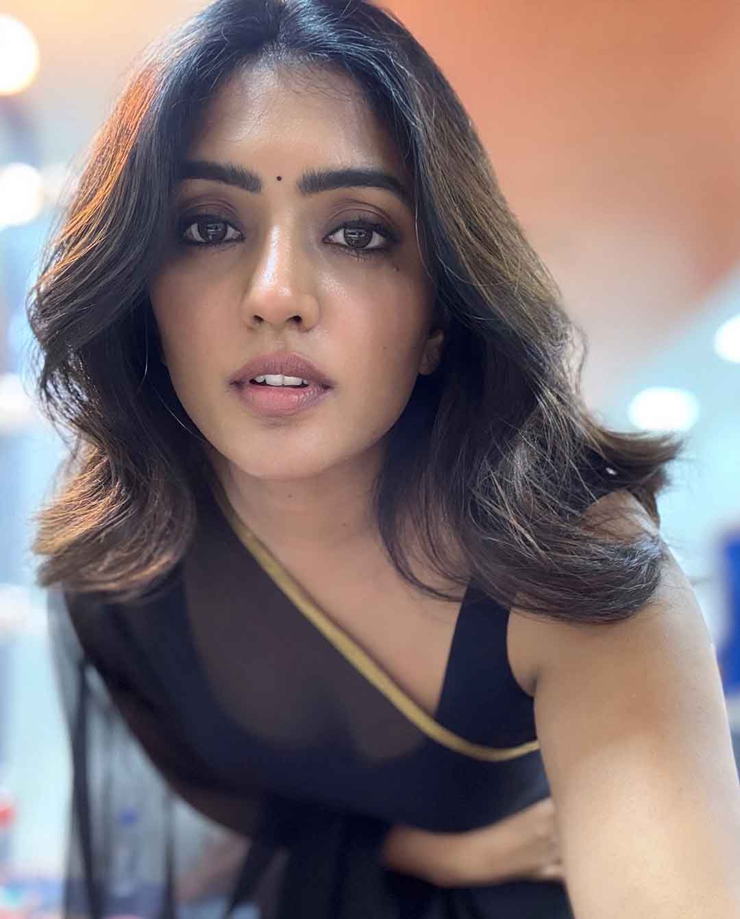 Eesha Rebba Black Saree Magic Leaves Fans Breathless