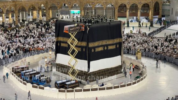 Kaaba’s New Kiswah Ready for Installation: Stunning Gold-Threaded Cloth Unveiled