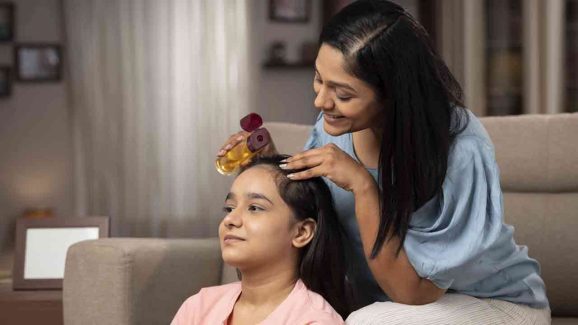 How to Apply Hair Oil Right Way: Expert Tips for Strong Healthy Hair